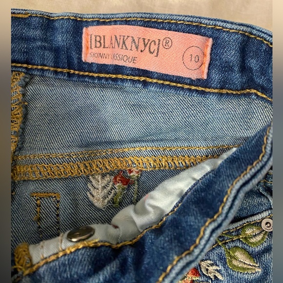 Blank NYC Skinny Classique Jeans. Girl’s Size 10. Embroidered flowers. Flared - Picture 4 of 7